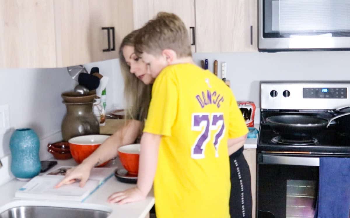 Kristin and Noah are reading Islas while measuring rice flour