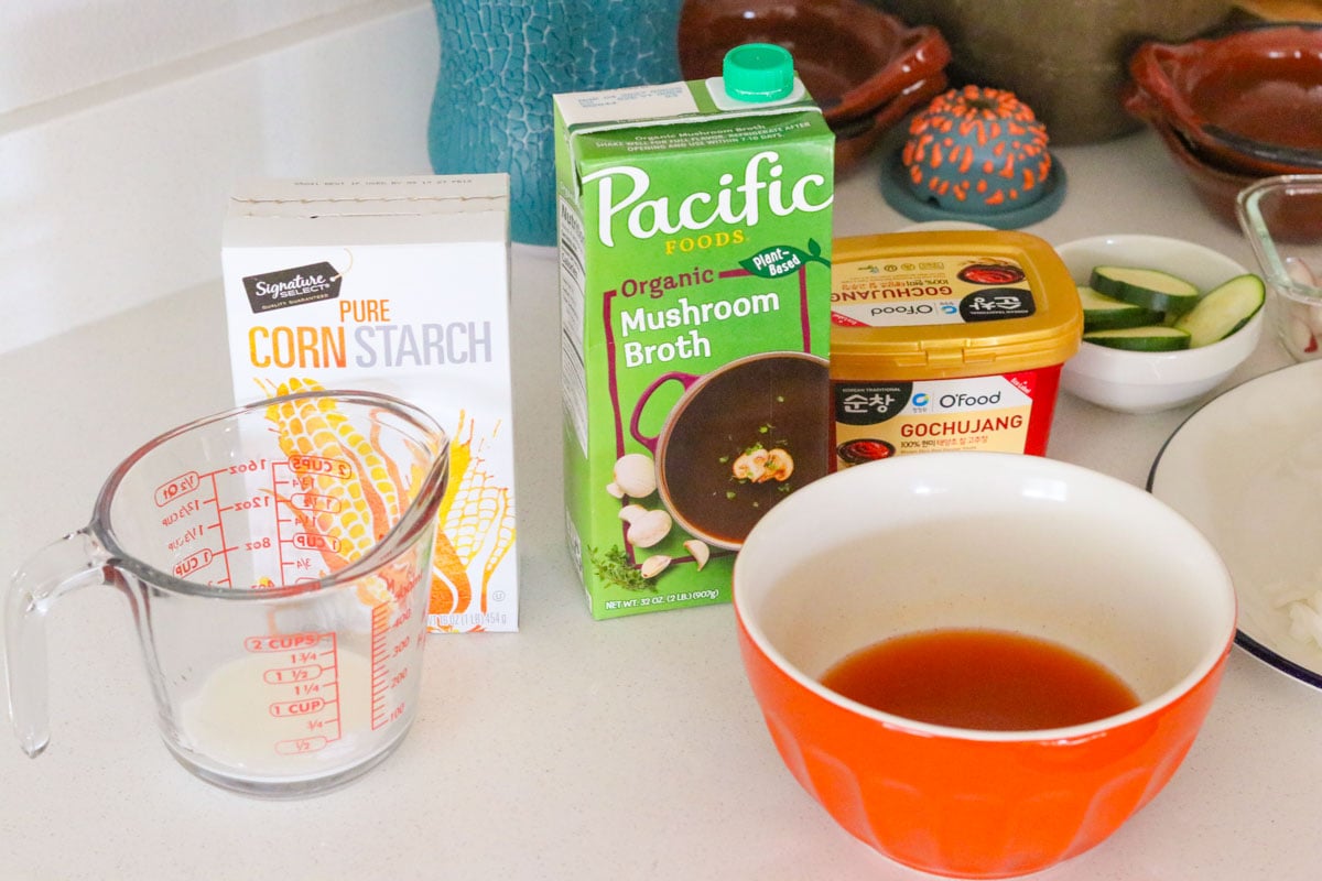 ingredients for making a cornstarch slurry for bibimbap