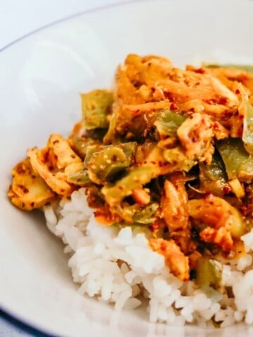 a bowl of vindaye poisson
