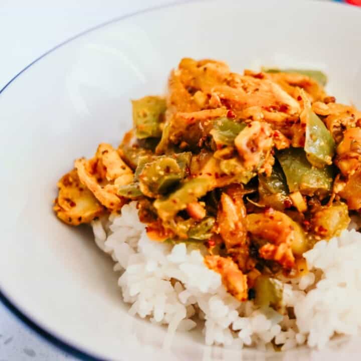 a bowl of vindaye poisson