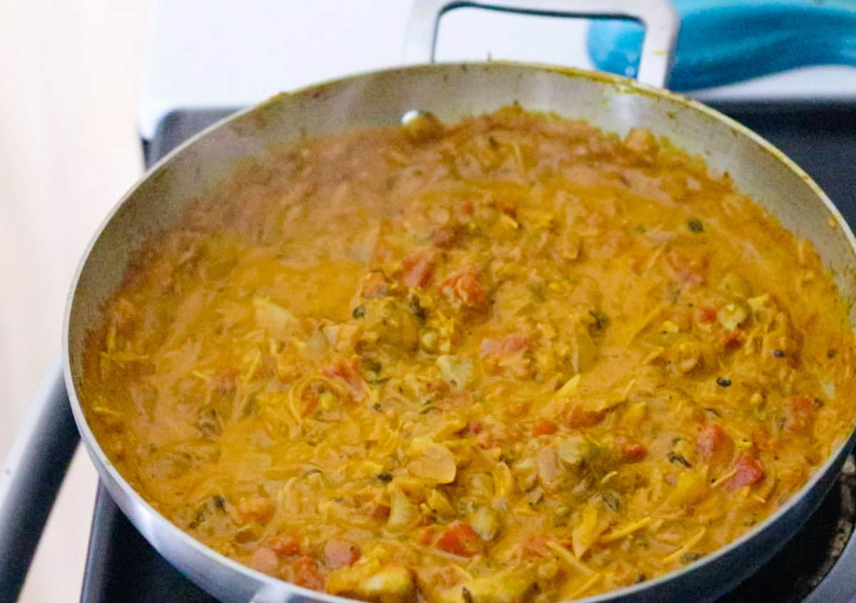 chicken tikka masala in a kadai