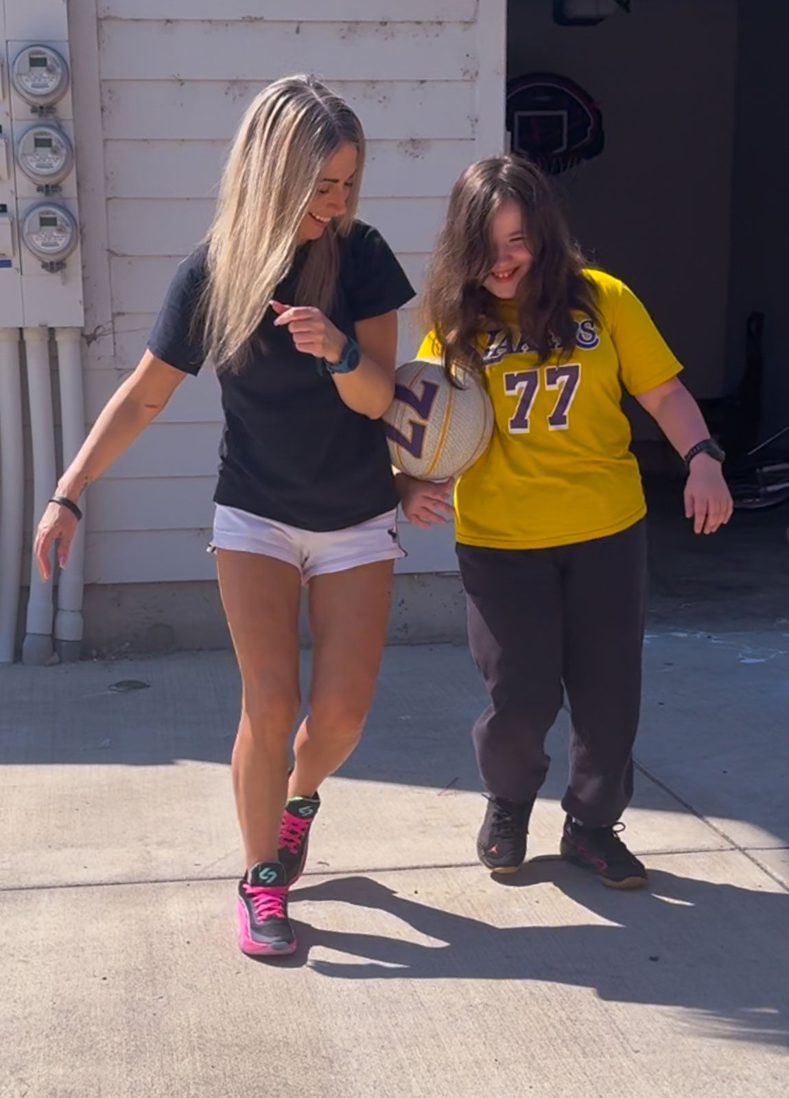 Kristin and Kaia in the teamwork carry drill