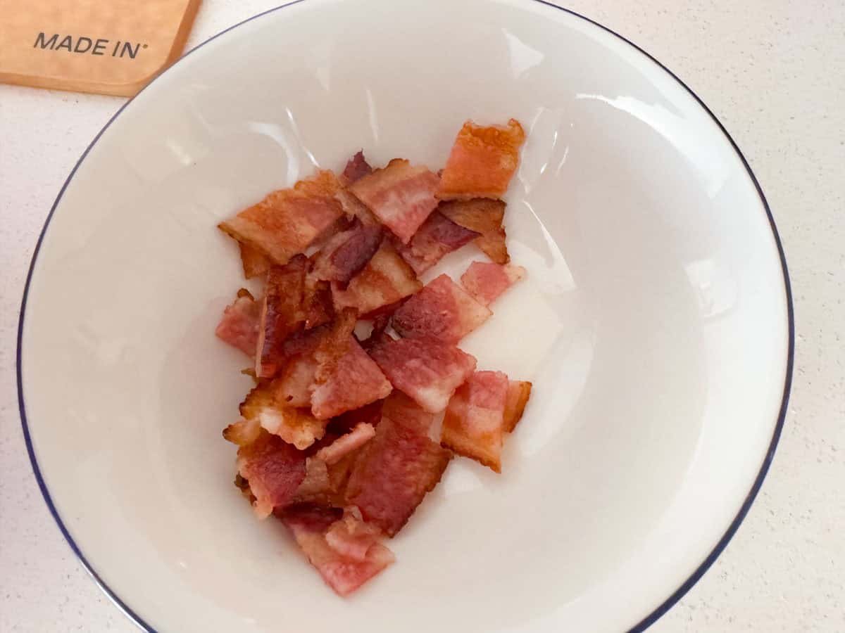 cooked bacon slices in a bowl