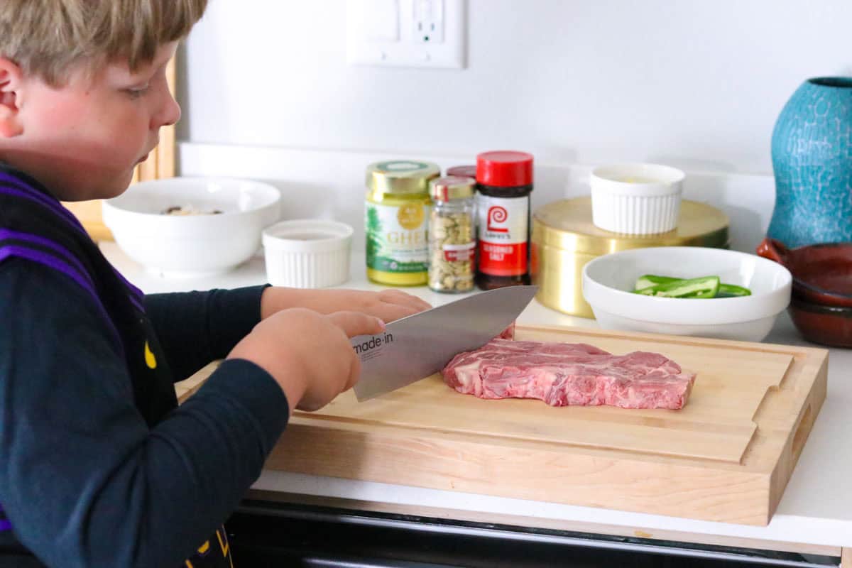 Noah is slashing the lamb